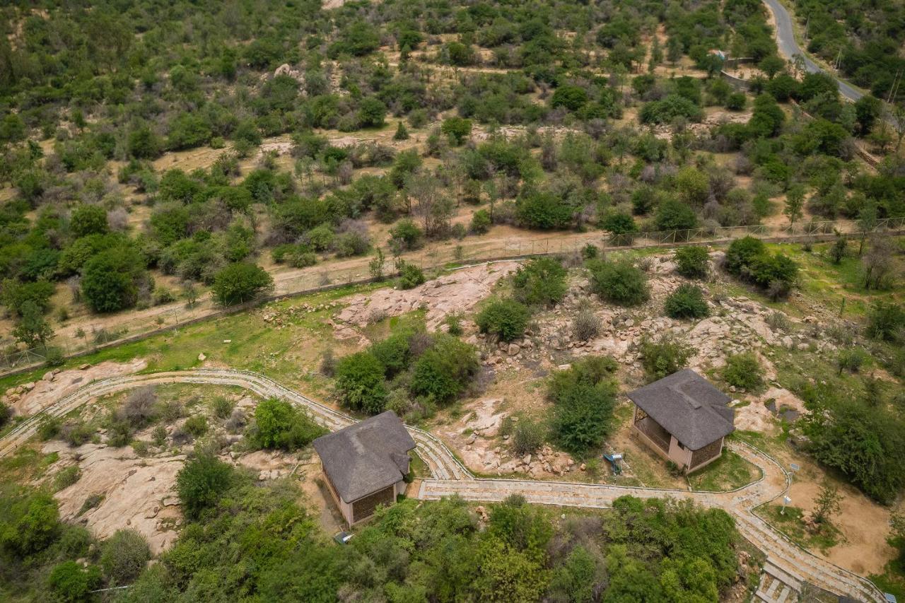 Hampi Heritage & Wilderness Resort-Jungle Lodges Беллари Экстерьер фото