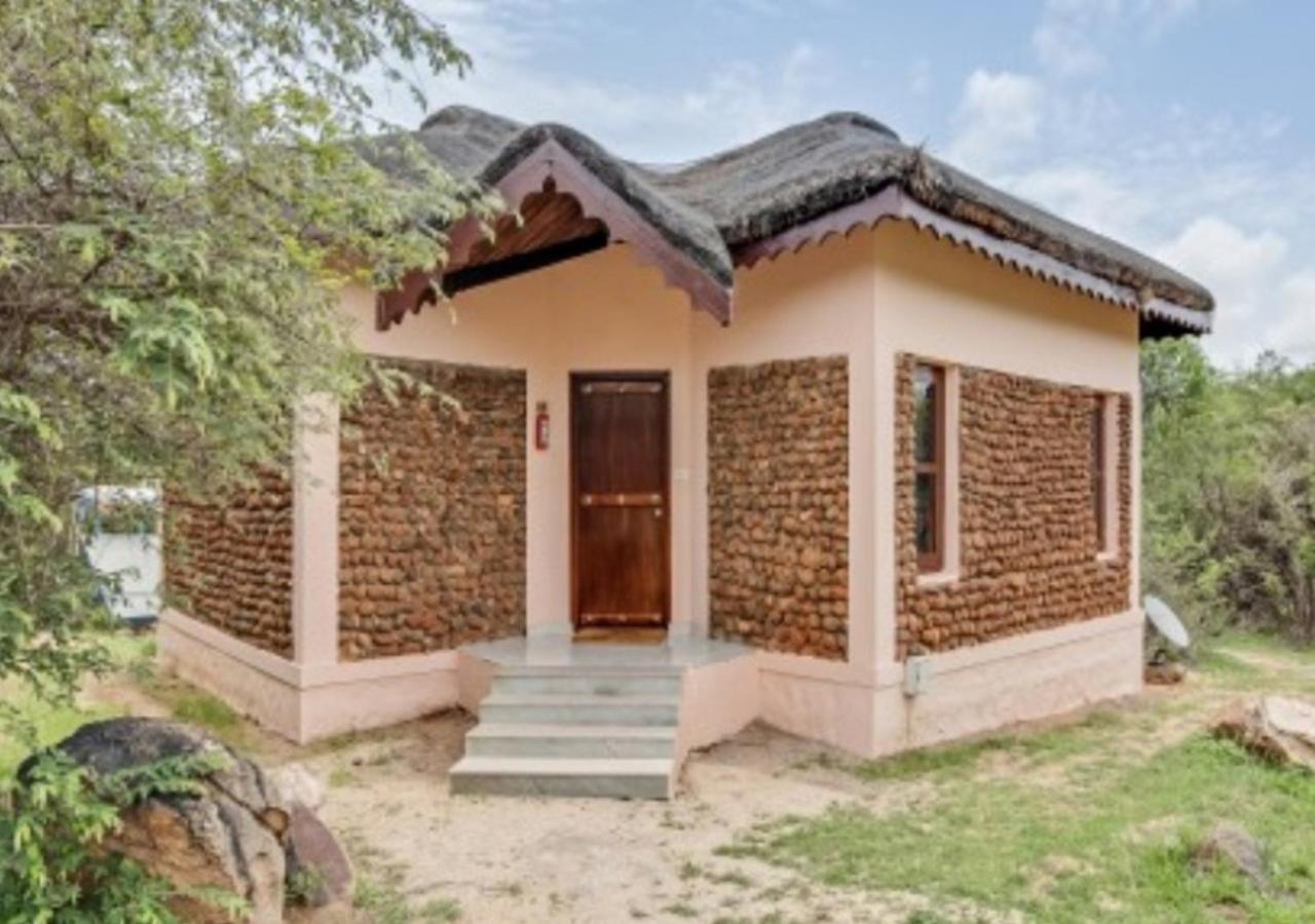 Hampi Heritage & Wilderness Resort-Jungle Lodges Беллари Экстерьер фото